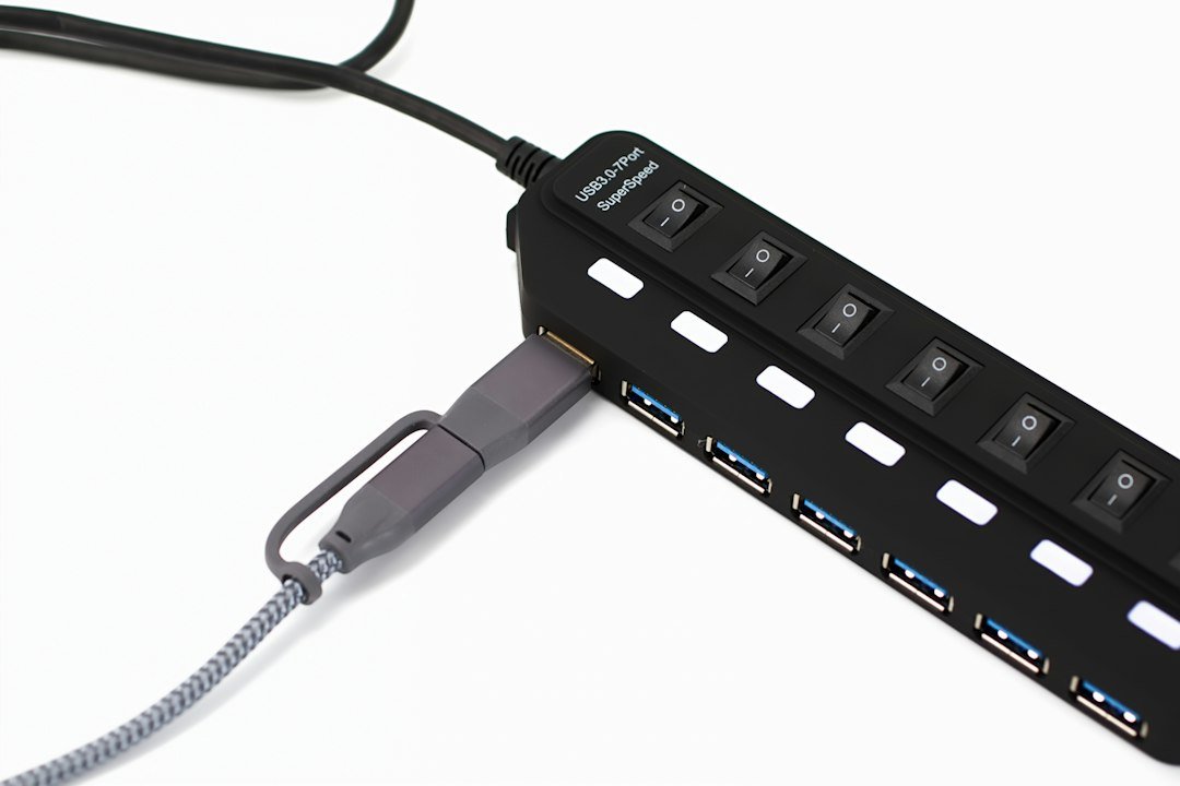 USB hub and connection cable